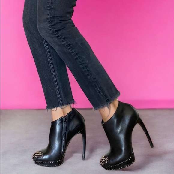 ALEXANDER MCQUEEN Black Leather Studded Heart-Toe Platform Bootie, Size 39 - Picture 2 of 8